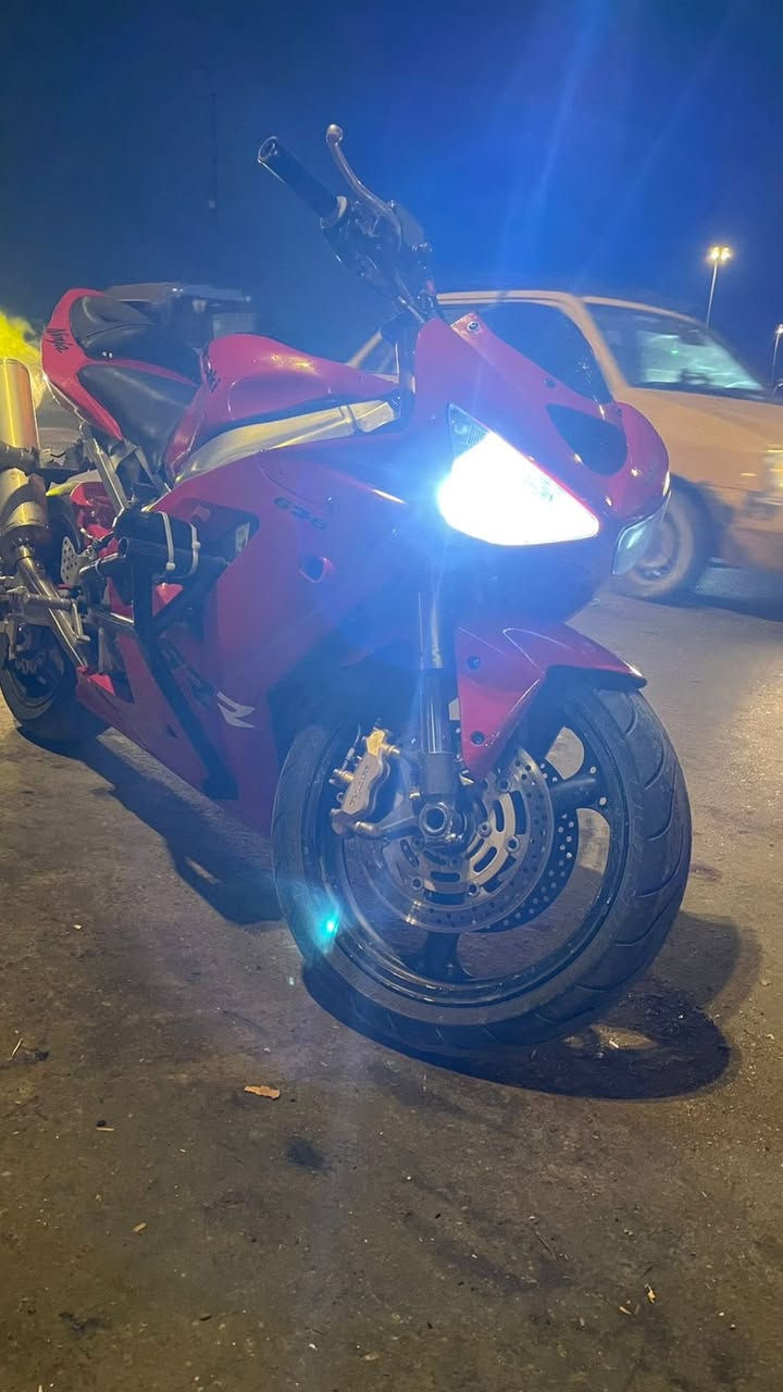 لسلام عليكم كاوسكي للبيع شوفت عينكم مكفوله الدراجه لسعر اتصل ودلل ***********
