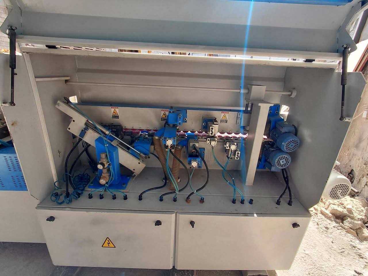 السلام عليكم
مكينة شريط للبيع 
نظيفة وشغالة 
مكاني نجف حي الحرفيين 
***********
السعر ٤٥ بيها مجال
