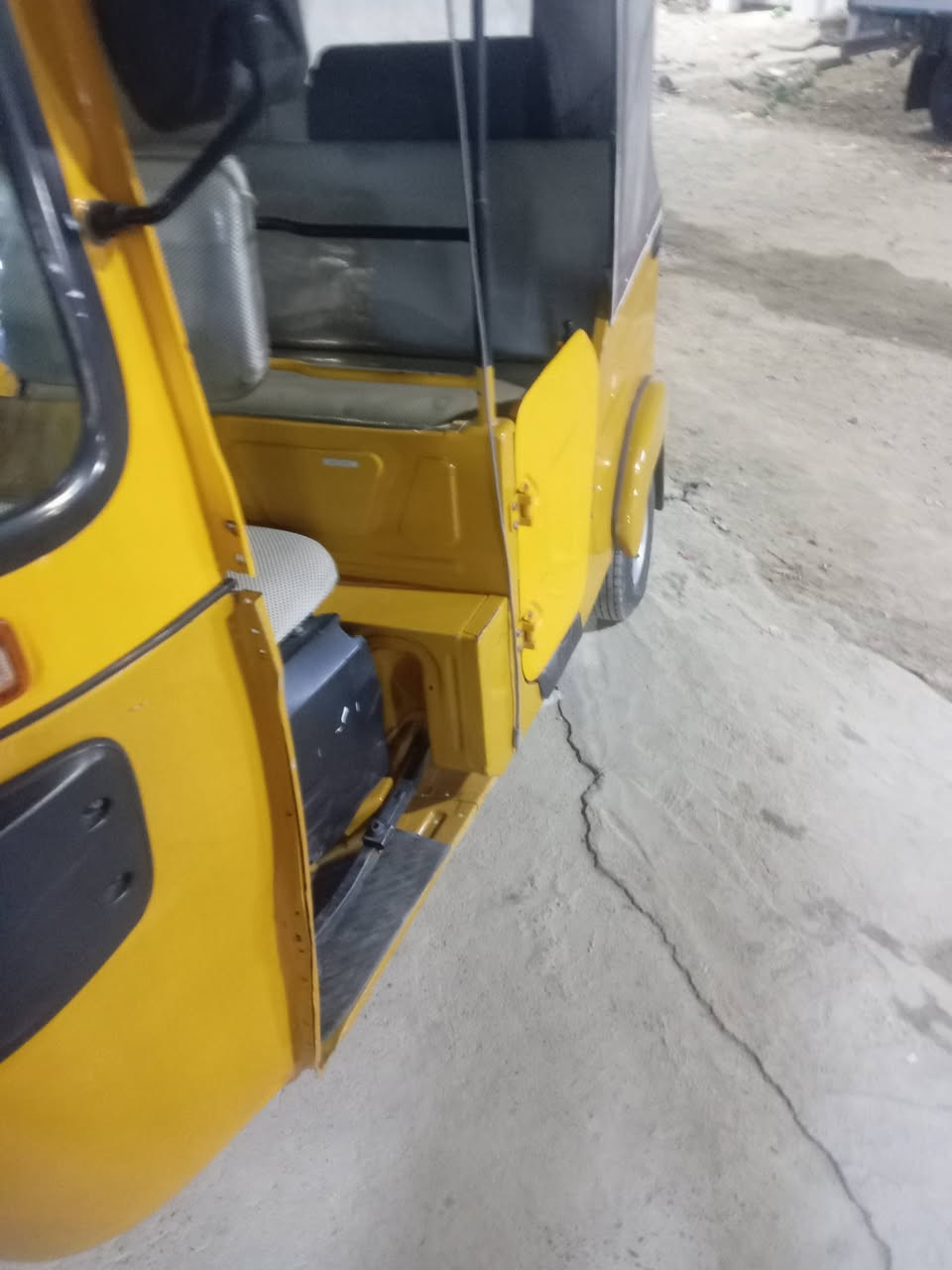 تكتك ٢٠٢١ لونين مكينه مجفته معمره بس الدوسات المكان بغداد الزعفرانيه السعر ٧وبيه مجال ***********
