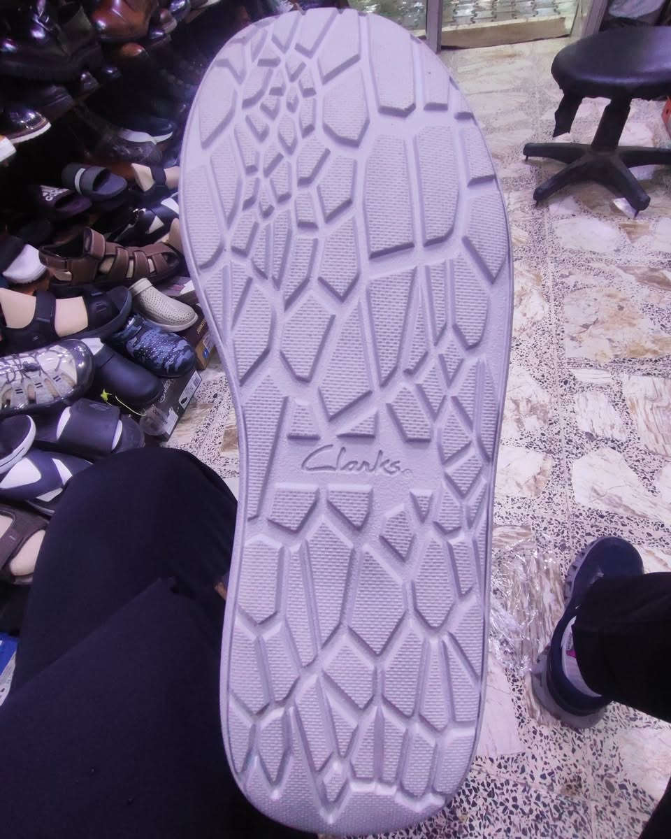 ماركة CLARKS 
قطعه جديدة أصليه اورجنال قياس ٤٦ تلبس ٤٥ ونص 
قطعة جدآ مريحه وخفيفه الوزن 
السعر ٥٠ ألف 
مكان كرادة داخل مجاور دايموند مول في فرع علاء حداد محل الأيطالي الايطالي


**إذا كنت صاحب هذا الإعلان وتريد حذفه لأي سبب، رجاءا أرسل رسالة إلى الدعم الفني**