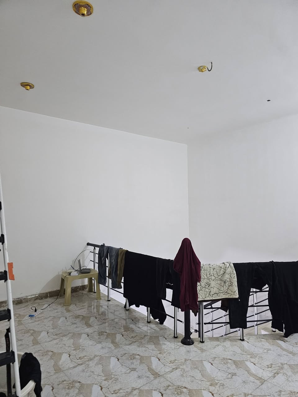 دار للبيع
المساحة ١٢٥م طابو صرف 
الطابق الارضي/يحتوي على غرفة،صالة،كليدور،مطبخ،مناور عدد٢،كراج،صحيات خارجية وداخلين

الطابق الثاني/غرفتين وصحيات وكليدور البيت جاهز من كلشي
السعر:١٦٠ 
الموقع//شارع ٨٠ قرب مستشفى المستقبل 
للاستفسار:***********
***********
او مراسلة الصفحة 

مكتب الزركاني للعقار 
شارع ٨٠ قرب القبة الذهبية
بيع_شراء_تعقيب
