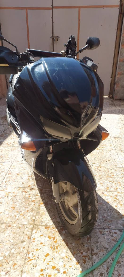 سلام عليكم
للبيع فورزه 06 
دراجة نضيفة و خير من الله 
لا تنقيص لا تبخير مكينة خير من الله 
كلجات ادمة بالجديد 
راديتر جديد 
مكاني الشعب 
***********
