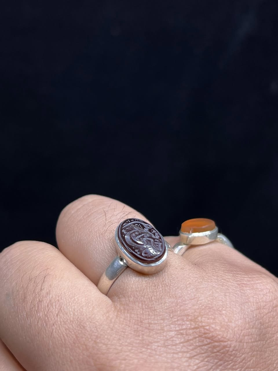 خاتم عقيق يماني كرزي 

صياغة يدوية

الشراي***********

المكان بغداد حي اور 

توصيل ماعندي
