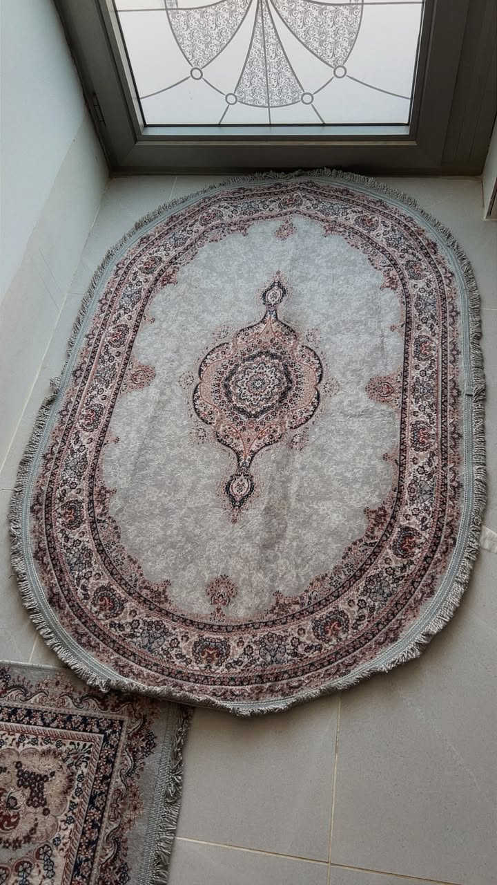 ‎ فەڕشە هەیە 
‎بەرپێیەکیشی لەگەڵدایە 
‎ڕەنگیان ڕەساسیە 
‎قیاسی فەڕشەکە ٢/٣ 

‎لۆک و بێ عەیبە ٣ مانگە کڕدراوەو ڕاخراوە 
‎ئێستا تاقمی ناوماڵیان گۆڕیوە بۆیە لەگەڵ شتەکانیانا ناگونجێ ڕەنگەکەی 
‎بۆیە ئەیفرۆشن

‎بریلاندە 
‎قفڵی ٥٠ هەزار


**إذا كنت صاحب هذا الإعلان وتريد حذفه لأي سبب، رجاءا أرسل رسالة إلى الدعم الفني**