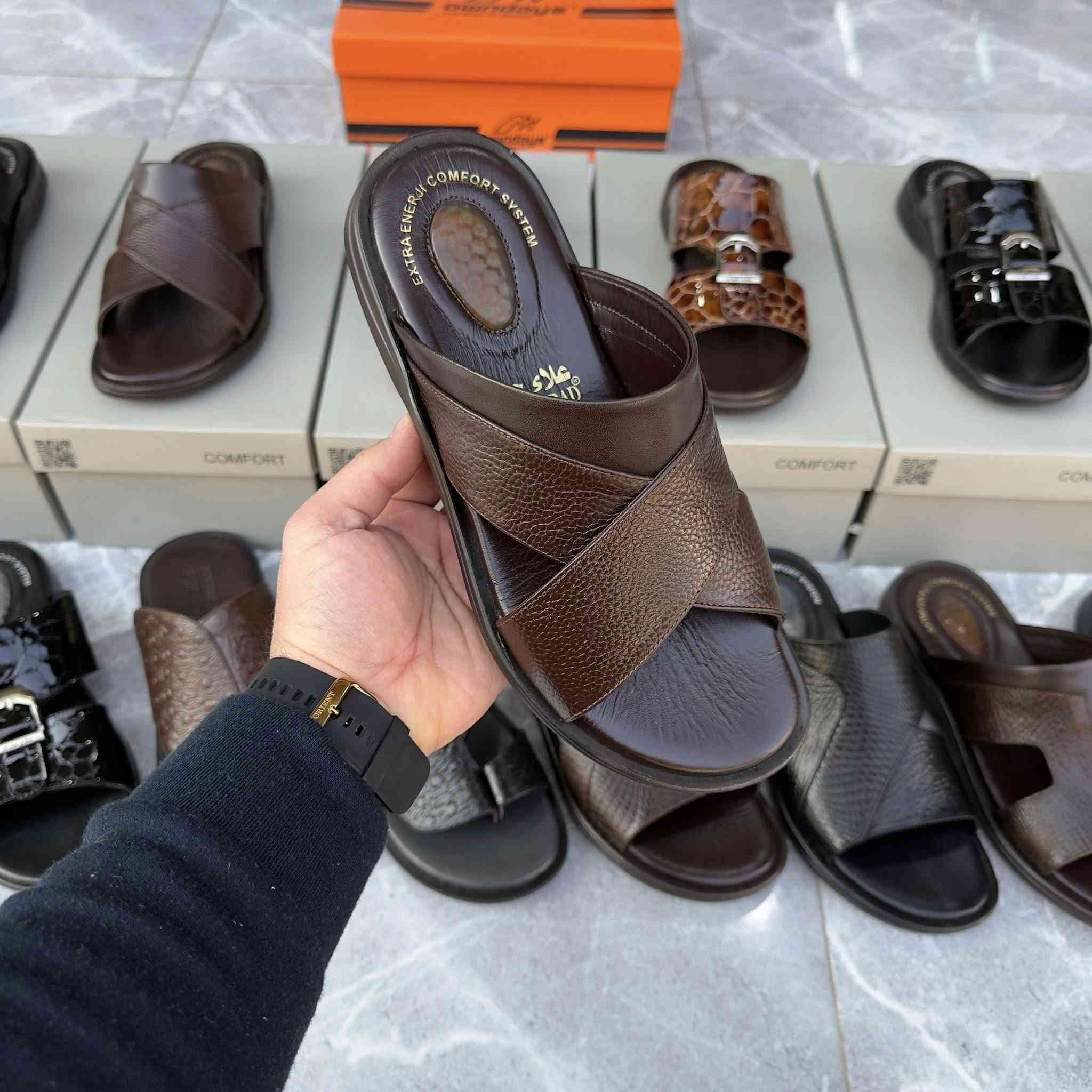 ⁨ ⁨ صنع في العراق 🇮🇶 
 جلد طبيعي من داخل والخارج جلد طبيعي 
⭕ السعر 45,000 DRQ 
*********** :📞
📍:خانقين مقابل مركز شرطة خانقين
