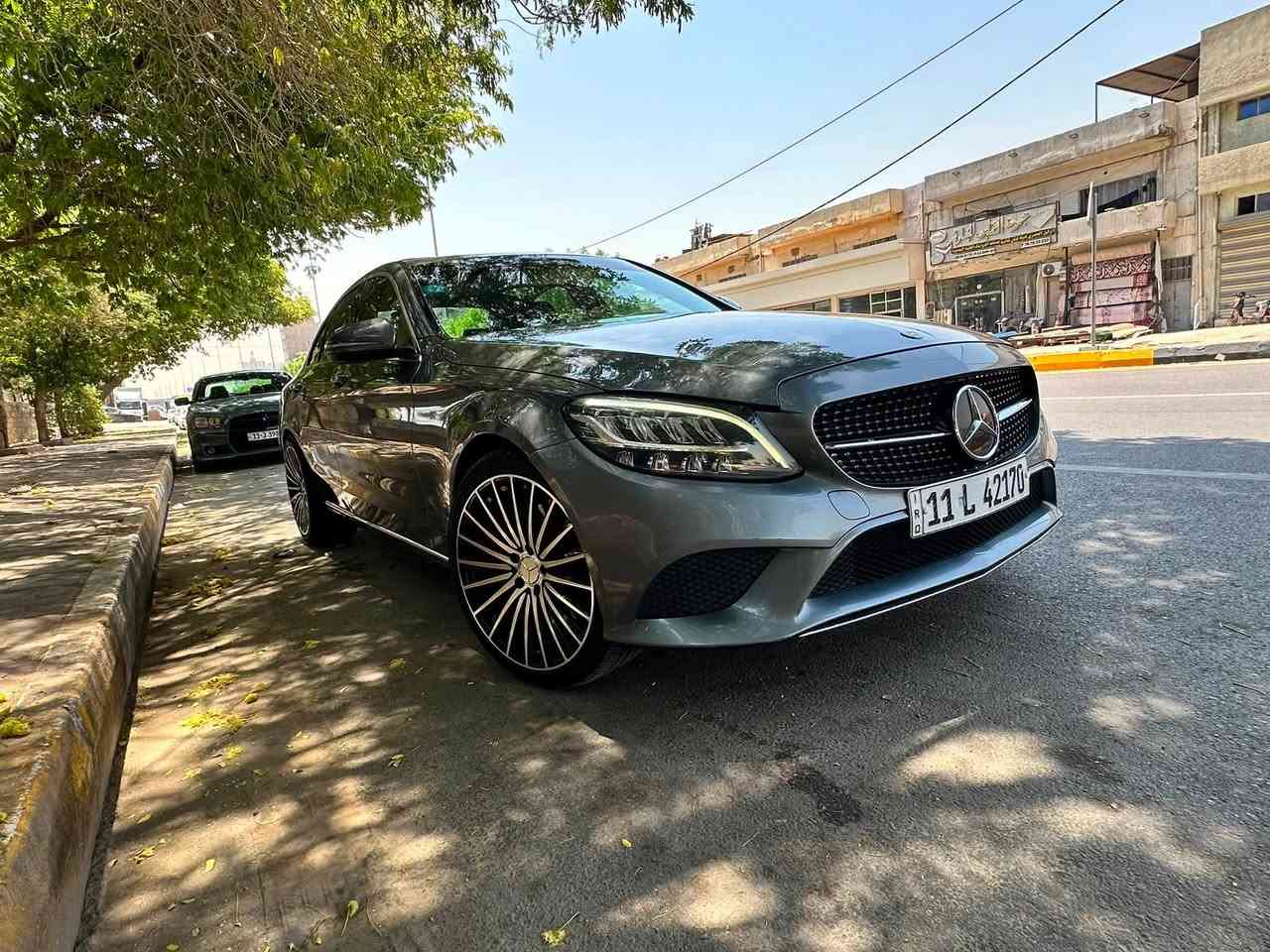 السلام عليكم شباب
من رخصت الادمن المحترم

للــبــيــع او مراوس مرسيدس C 300 تو ويل موديل 2019 

ماشيه86 الف مايل حادث دعامية فقط وراجعه نفسها بدون ايرباك وهنا صار بيها ربع جاملغ امامي عكس السايق اثر شخط بسيط السيارة جداً نظيفة وجاهزة من كلشي بدون اي نقص مواصفات 

سلايت 

صندوق كهرباء

رادار جانبي وامامي 

نقطه عمياء

كراسي كهرباء +هيترات+ميموري

اناره محيطيه

وباقي الواصفات معروفه 

السعر 248 وبيها مجال 

للاستفسار***********
