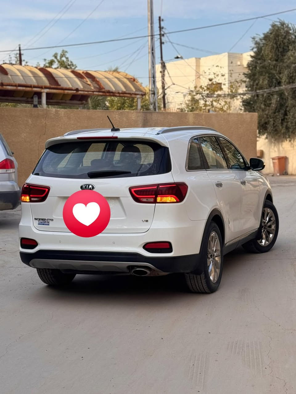 السلام عليكم 
اليدور جديد هذا الجديد واليدور نضيف هذا النضيف مكفولة حتة  الدعاميات سيارة صاكة من الدعامية للدعامية
سورنتو خليجي 2019 الشركة الدولية
رقم بغداد دولي باسمي شخصياً تحويل مباشر هزة جديدة
٦ سلندر
٧ راكب
٣قطع تبريد
بصمة تشغيل وابواب
بردات بلادي
جنطة كهرباء شفط
مري شفط
اشاير بالمري
حساس امامي خلفي
شاشة كبيرة
كامرة دوارة 
كشنات جلد 
كشنات كهرباء 
لايت زينون
بك لايت LED 
درايف مود
مكفولة من الضربة والتبديل والصبغ فقط بارد ٤ اصابع في البنيد سونار مرفق مع المنشور
كير ومكينة كفالة على وضع الشركة سبانة ما ممدودة عليها 
السيارة ماشية ٧٠ الف كيلو متر ادك جرص بال ١٢٠
السيارة جديدة لزكات الشركة لسة بيها دينار متصرف عليها
مكاني ديالى بعقوبة السعر ٢٤٥ للاستفسار ***********
