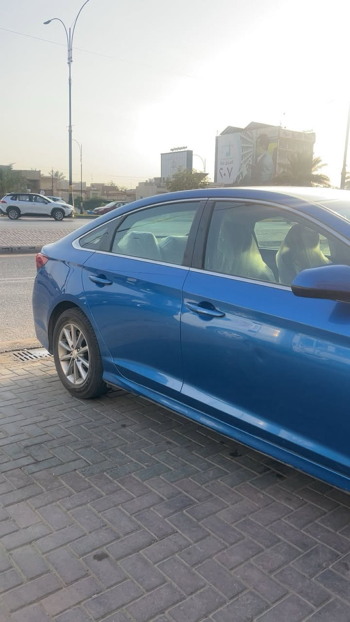 عيدكم مبارك 
للبيع سوناتا 2019 رقم كربلاء بأسمي 
وارد امريكي حادث جاملغ وباب سطحي بدون قطره دواخل 
بجم كبس صور الحادث بلمنشور ماشيه 70 ميل السياره جديده بمعنى الكلمه تخم تاير جديد صدر امامي وخلفي بلكارتون كير محرك كفاله مكان السياره كربلاء 
الشراي يتصل وعيوني اله 
السعر 135 
***********
