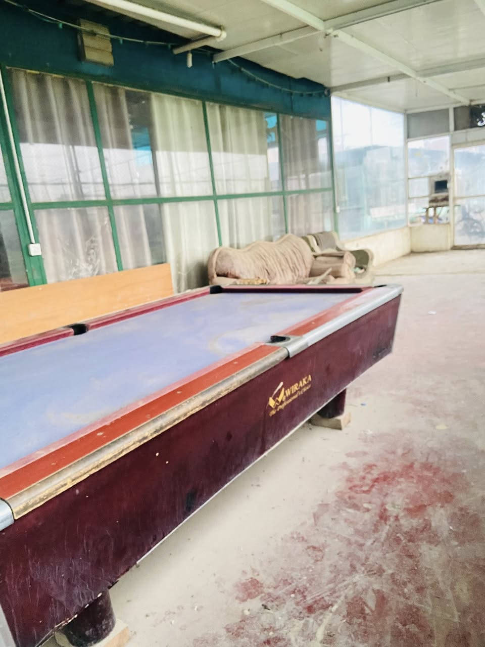 السلام عليكم ميز بليارد للبيع مع طوب وقماش جديد وكيوبات عدد ثنين مكان بابل الاسكندريه الحصوه ملعب فتحي السعر الاتصال على رقم ***********
