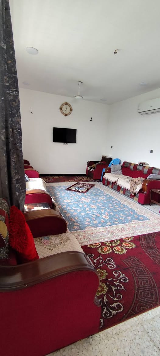 بيت للبيع المساحة الكلية ثلث دونم ( 833 متر مربع ) الواجهة 24.25 متر والنزال 34 متر
مساحة البناء 156 متر مربع سند 25 في التاجي/المصابيح
تم اكمال البناء سنة 2024 الشهر الخامس

بالنسبة للبيت: 
ثلاث غرف نوم 4×4 
مطبخ 6×4
استقبال 4×7
حمام 2.75×1.75 
حمام للضيوف 1.25×1.25
حولي داخلي 3×5
البيت مبني بطرق هندسية ومتانة قوية وهنالك تفاصيل للبناء موضحة في الفديوات

الكراج 20 متر يسع اربع سيارات

الحديقة كبيرة مزروعة ثيل بالكامل مع أنواع الزهور والحمضيات والنباتات المثمرة والنخيل وممر من الكراج الى باب الاستقبال بأقواس من الورود المتنوعة الألوان على طول السنة مع عريشة للعنب والنباتات المتسلقة

السطح شتايگر مع اربع مرازيب موزعة في كل ركن
البيت مصمم لعمل مشتملين معزولات بدرج خارجي في الطابق الثاني مستقبلا

سياج بلوك بارتفاع 3 متر 

بالنسبة للخدمات يوجد بوري ماء رئيسي 4 انج امام الباب
محولة كهرباء للفرع مشدودة وسيتم ربطها بالمحطة الرئيسية قريبا
تبليط جديد للشارع مع العلم ان عرض الشارع 8 متر 
سبتتنگ كبير

سعر البيع: 285 مليون مع مجال قليل
 للاستفسار اكثر : ***********
