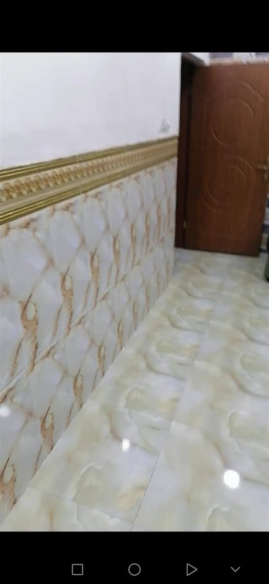 🏠 بيت للبيع – بغداد المشتل / مجمع فدك
دار جديد بناء طابوك وصب مسلح وتشطيب مرتب (مرمر + سيراميك) وجاهز للسكن مباشرة.
📐 المساحة: 130‪متر 
📍 الموقع: قريب جداً على الشارع العام – جهة المشتل
🔹 يتكون من:
غرفة نوم
استقبال
مطبخ
منور
مساحة درج
خدمات داخلية وخارجية
📄 الدار مسجل بالأمانة ومرقم بالبلدية
وتحويل امانه ومجلس بلدي ومختار 
💡 الخدمات كاملة: ماء – كهرباء – مجاري – نت ضوئي
💰 السعر: 55
📞 للاستفسار والمعاينه ***********
