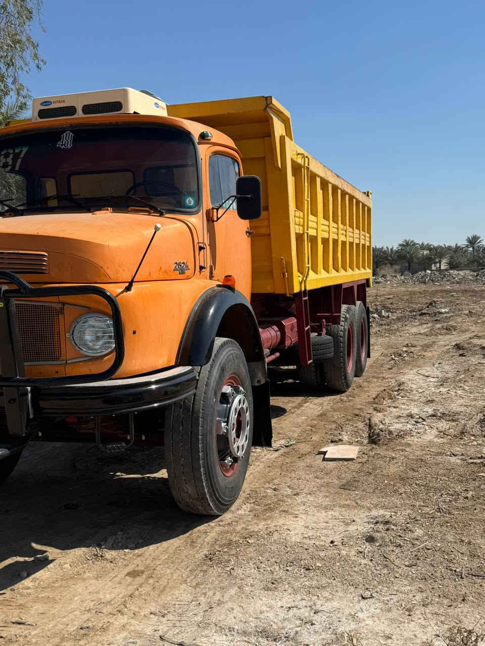 سلام عليكم البيع قجمه موديل 81 اصل بتره ومطوله من سنتر مكينه نظيفه كير نظيف مجموعه اجي اف قماره مصبوغه جماليه راقم نكليزي تحويل ثاني يوم  سعر 75 مليون وبيها مجال الشراي خابر وبيك اخير وتدل ***********
