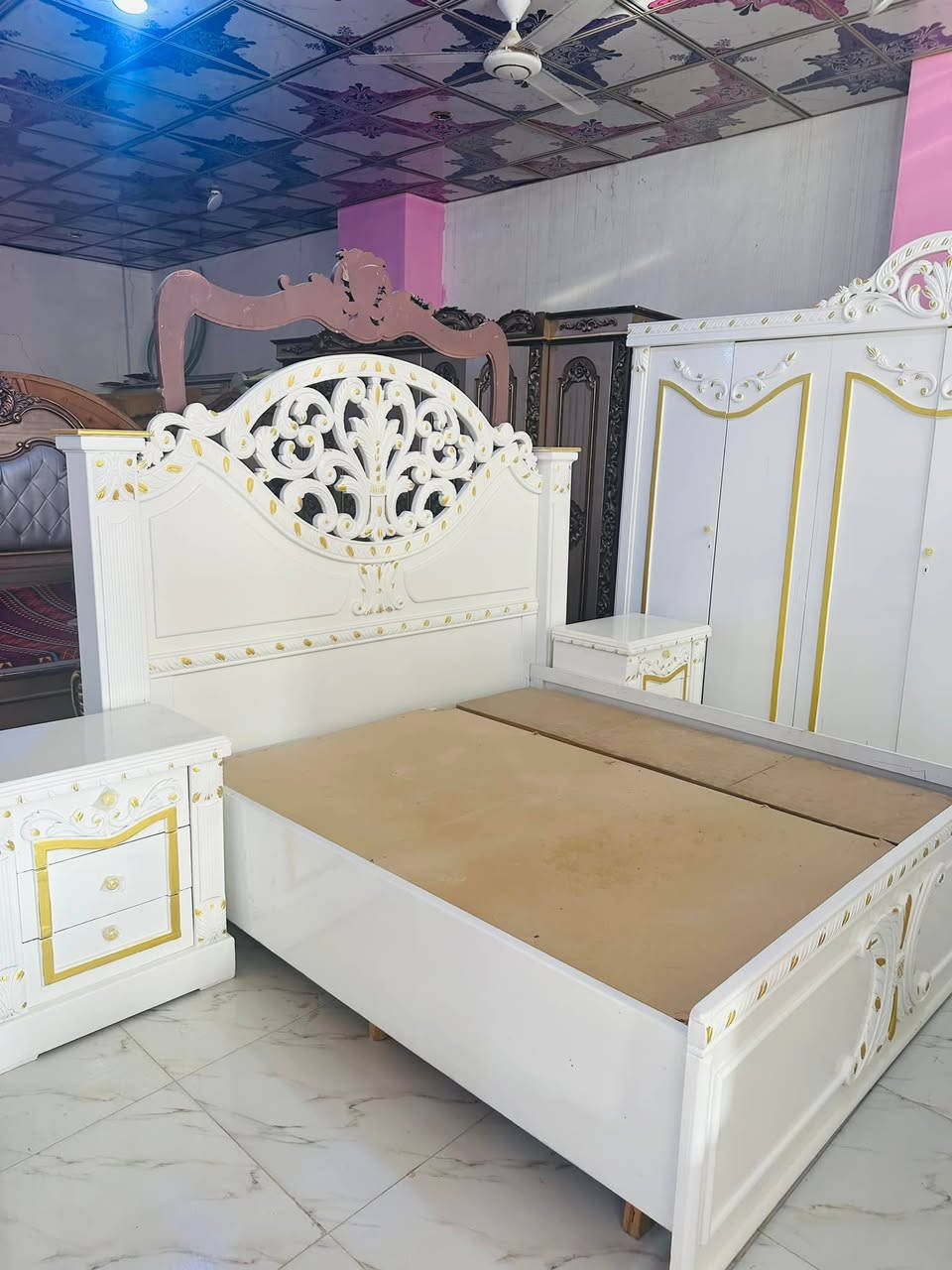 ‏غرفة نوم كويتي ￼ عنوان المعرض الزبير يوجد خدمة توصيل هذا رقم تلفون *********** واتس
