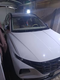 توكسان 24 مكفولة ماشية 23  بغداد السعر 215 وبيها مجال 07734055822