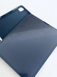 ايباد برو الحجم الكبير 13 انج اكبر حجم ذاكرة 256 نضيف وملحقاتة كاملة ب...