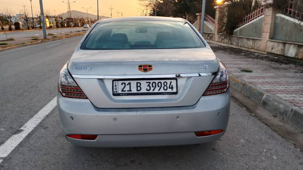 جيلى امگراند 7  فول فول
موديل 2013 ئۆتۆماتیک
ڕەقەم سلێمانی سەنەوی تا 2030.
گيرئوتۆماتیک وگێڕعادی
ته بريد ساردو گەرم بەشەرت  
ئاوێنە کارەبایی جام کارەبایی کوشت کارەبایی وتەبرید لەمس
 کارەبایی کامل  ئیش دەکات 
سویچ کۆنترۆل سندوق بەکۆنترۆل دەکرێتەوە. کوشن جڵد وکارەبایی .
فول مواصفات ئەی بی ئێس٫ 
دەبڵ ئێرباگ .
  قفڵ مەرکەزی و حاسە
سلايد وعەینەک 
چوارتایەو ویلی شەریکە
مه كينه 18بیلاد بیکاشۆ مەرغوب
تحویل وغرامە بەشەرت ٢پارچە 
 و دوپەڵە  بۆیاغە لەسەرساغی .
سەیارەکە ماڵی دۆستە 
نرخى. 58 كه مى مجال
ڕانیە 
ژماره م ***********
*********** رانية, السليمانية
