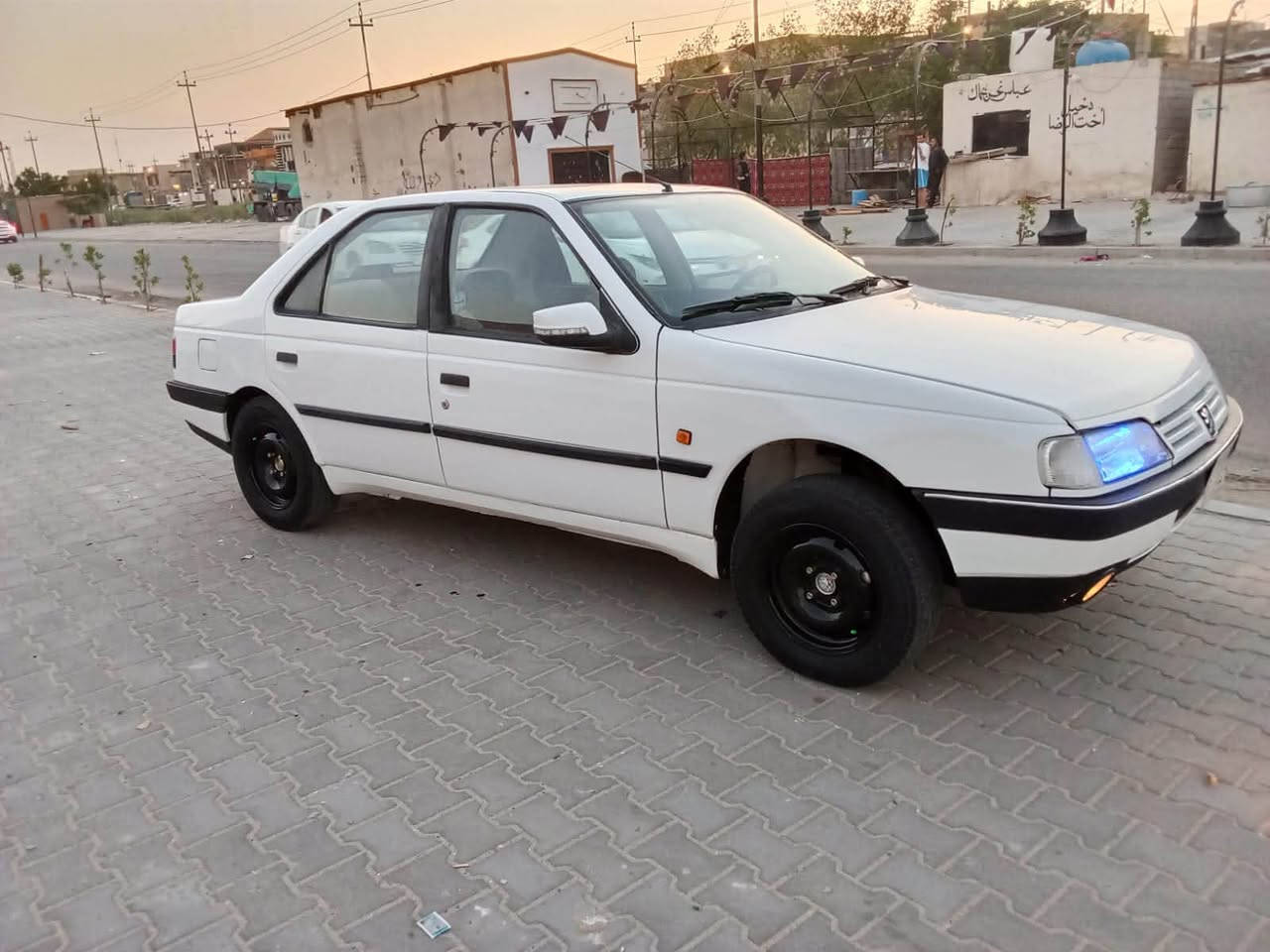 سلام عليكم سياره البيع بيجو 405موديل 12سنويه جديده رقم نكليزي باقي عل استلام مكفوله من الضربه والتبديل مكينه كير حداده تخم تاير سياره جديده السعر 42مكاني بصره ***********
