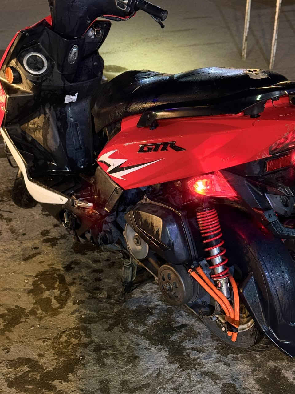 سلام عليكم دراجه جيتي ار اله للبيع نضيفه كهربيات كله شغال  ريد 750  مكاني بغداد  المشتل  ***********
