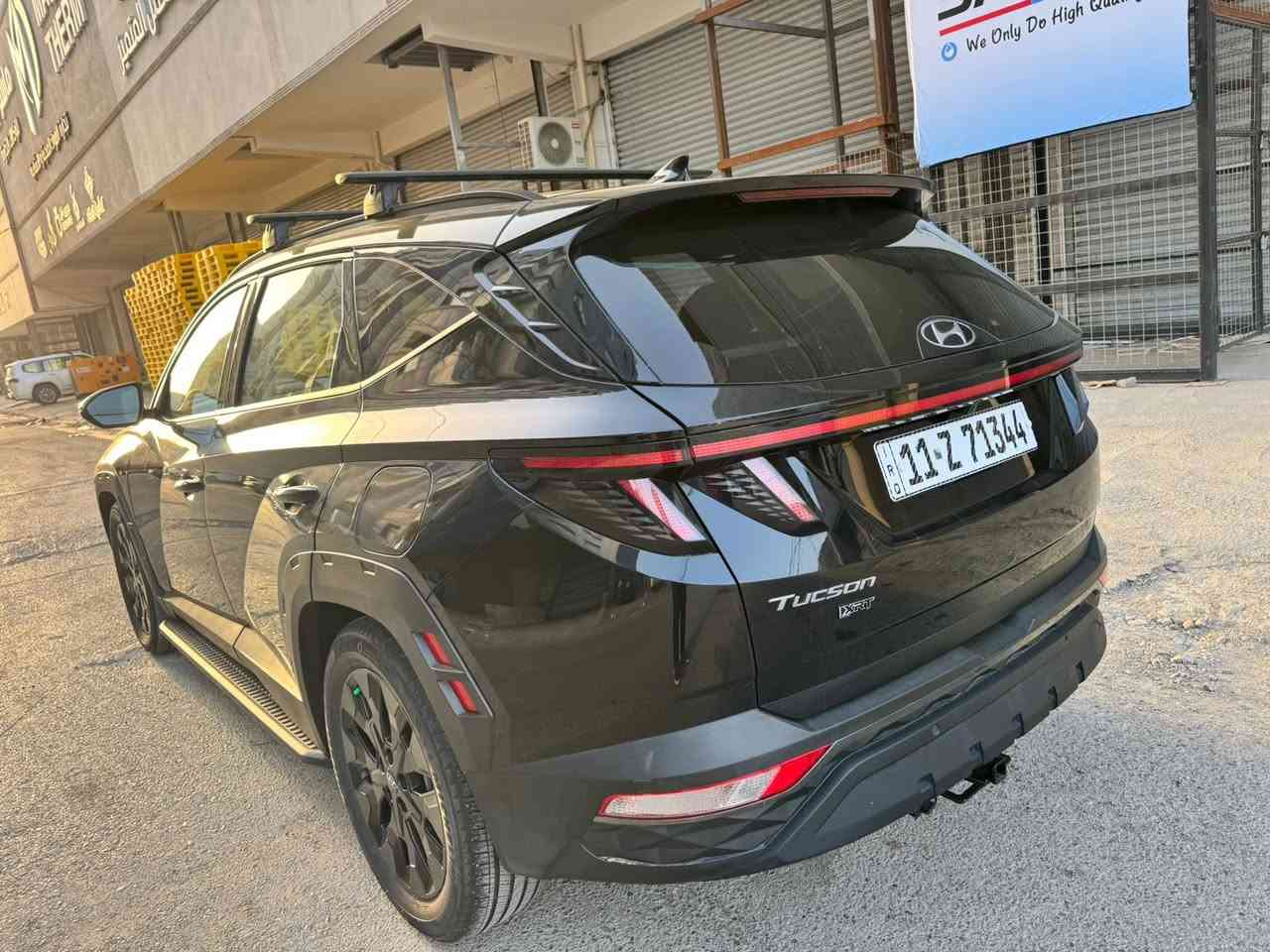 السلام عليكم …..
توسان 2023 XRT

لون اسود 

ماشية: 38الف 

مكينة : 2.5 

مواصفات XRT المعروفه فول ماعدا الفتحة متجي بيها .. ويل ودوس وسبايدرات ودعاميات يختلفن مال هاي الفئة وبلاك ادشن بلاد …. فور ويل..وصندوك كهرباء وتشغيل عن بعد ودخول ذكي وكيجات ديجتال وشاشه كبيرة وهواي مواصفات بيها 

السياره بدون حادث كفاله غرق مياء امطار خفيف 

السعر :20,000$ وبيها مجال بسيط للشراي 

مكان السيارة : بغداد 

شراي اتصل وتدلل : ***********
