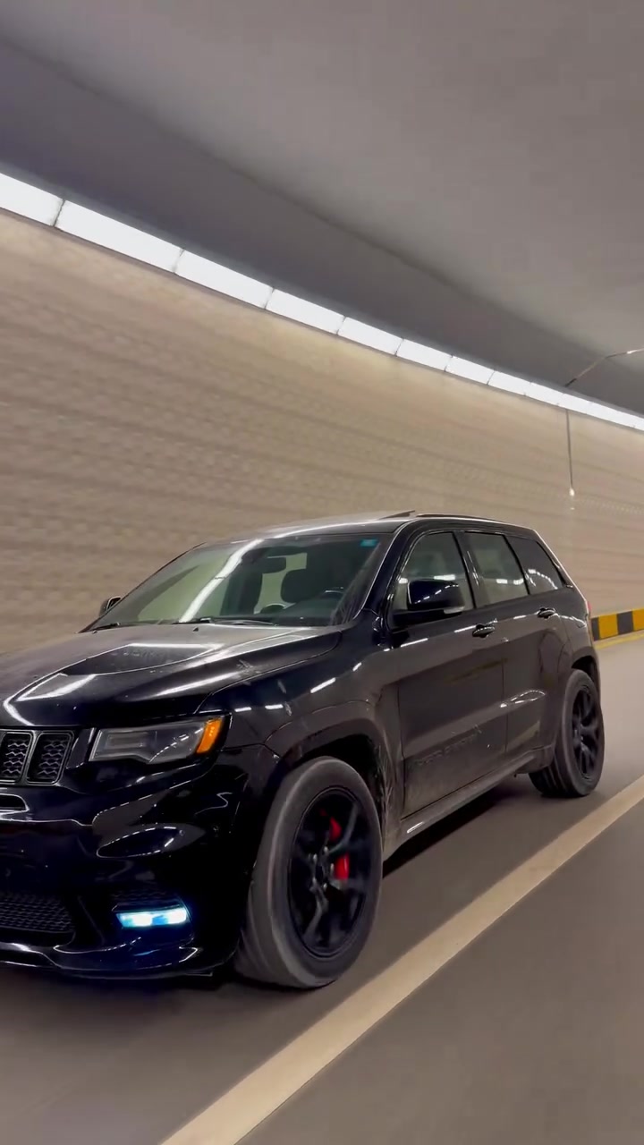 السلام عليكم
الموديل : 2020
الفئة : جيب اس ار تي Jeep / SRT/V8/ 6400 
العداد :33.000
رقم بغداد الجديد وهزة جديده ومابيها اي نقص واحلى من الصور 
مكان السيارة :  بغداد الغدير او السيديه 
المواصفات .
*  
* رادار امامي مع مانع تصادم . 
* نظام الاسطفاف الالي (اوتوپارك) . 
* نظام تحذير الخروج عن المسار . 
* دفع رباعي 4x4 . 
* فرش المقاعد من الجلد والشاموا . 
* دشبول جلد  . 
* صفي المقاعد الأمامية كهربائية .
* ذاكرة لحفظ وضعيات الجلوس ( كرسي السائق ميموري) . 
* صفي المقاعد الأمامية مع تبريد وتدفئة . 
* صف المقاعد الخلفية مع تدفئة . 
* انظمة القيادة على حلبات السباق  (رياضي) . 
* نقطة عمياء  ( رادار جانبي) .
* ويل SRT  اكبر حجم قياس 20 انج .
* مقود  (ستيرن) السائق كهربائي . 
* تدفئة ستيرن . 
* سقف بانوراما .
* شاشه كبيرة 
* مصابيح امامية زنون . 
* المصابيح الأمامية مع LED لايت . 
*مصابيح خلفيه (بك لايت)  لد
* كشافات ضباب بروجكتر زنون . 
* سقف المقصورة مغلف بالشاموا . 
* تشغيل عن بعد .
* صندوق كهربائي .
* حساسات أمامية اصليه تظهر في الدشبول . 
* حساسات خلفية اصليه تظهر في الدشبول  .
* كاميرا خلفية اصليه دواره  .
* بخاخ ماء لتنظيف المصابيح الامامية (زراك لايت) .
* مرايا متحسسه للضوء العالي . 
* بلوتوث تلفون . 
* محدد سرعة  ( كروز سرعه ). 
*  رادار خلفي نظام بريك اوتماتيكي ( Auto Break System ) .
*ايرباكات عدد ١٢ 
*نظام صعود مرتفعات
*نظام تزحلق 
*نظام معرفة ضغط الاطارات
*نظام اقتصاد بالوقود eco
*نظام مكابح  EBD
وعليها درگة فورجد RPM
لايتات اوركال متغير ومنظومة زينون
.مفرغة وعليها برمجة مصطفى ايكل
حادث السياره قطعتين جاملغ وباب سايق سطحي  ومبدلات لون ماكو اي قطرة صبغ بالسياره وسونار موجود 
للبيع او مراوس السعر  : 31.300$ وبيها مجال بسيط 
.
للاستفسار الاتصال على هذا الرقم : 
*********** واتساب
