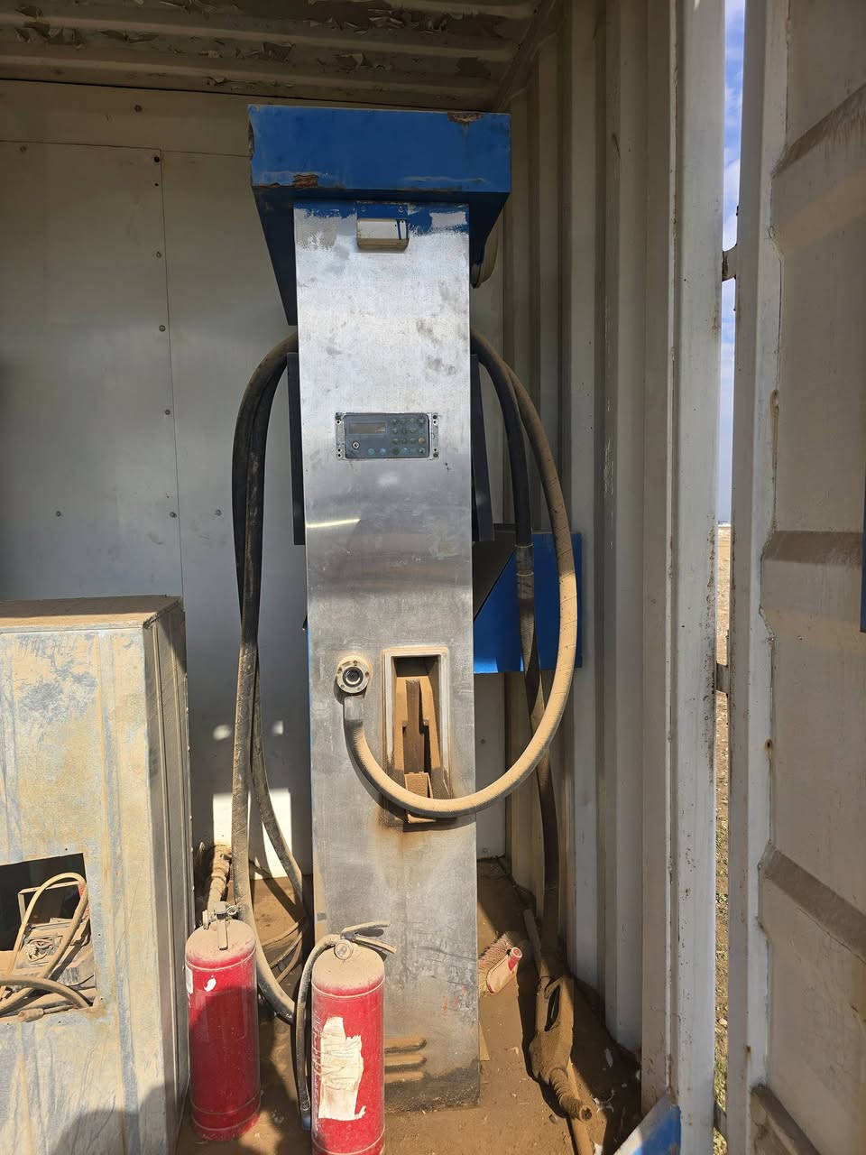 تەنکیەک و دوو عەدات تایبەت بە بەنزین 13 هەزار لیترە بۆ فرۆشتن 500متر وایری   16 ملم
حەوت تەڵ فافۆن متری 500دینار 
بەنیوەی بازاڕ دەیفرۆشین  خۆی له بازاڕ متری 1000 دینارە

*********** 📴
