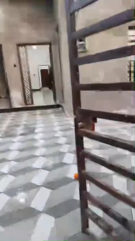 بيت للإيجار 
فيروزيه شارع الصوره مساحه البيت ٢١٠ 
يتكون : غرفتين نوم وصاله وصحيات 
بناء جديد وحديث سعر الايجار ٣٥٠ قـابل للتفاوض للاستفسار : ***********
