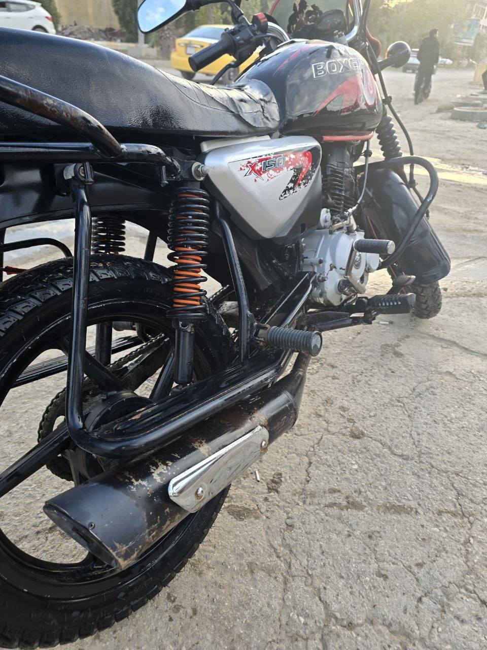 السلام عليكم
بوكسر للبيع موديل 22 اوراق أصولي 
وصل معرض موجود اوراقه كله كامله 
الدراجه بيه خيط بخار تمشيك 3اشهر 
السعر 800. وبيه مجال مستعجل حيل على بيعتها 
رقمي *********** عنوان حله
