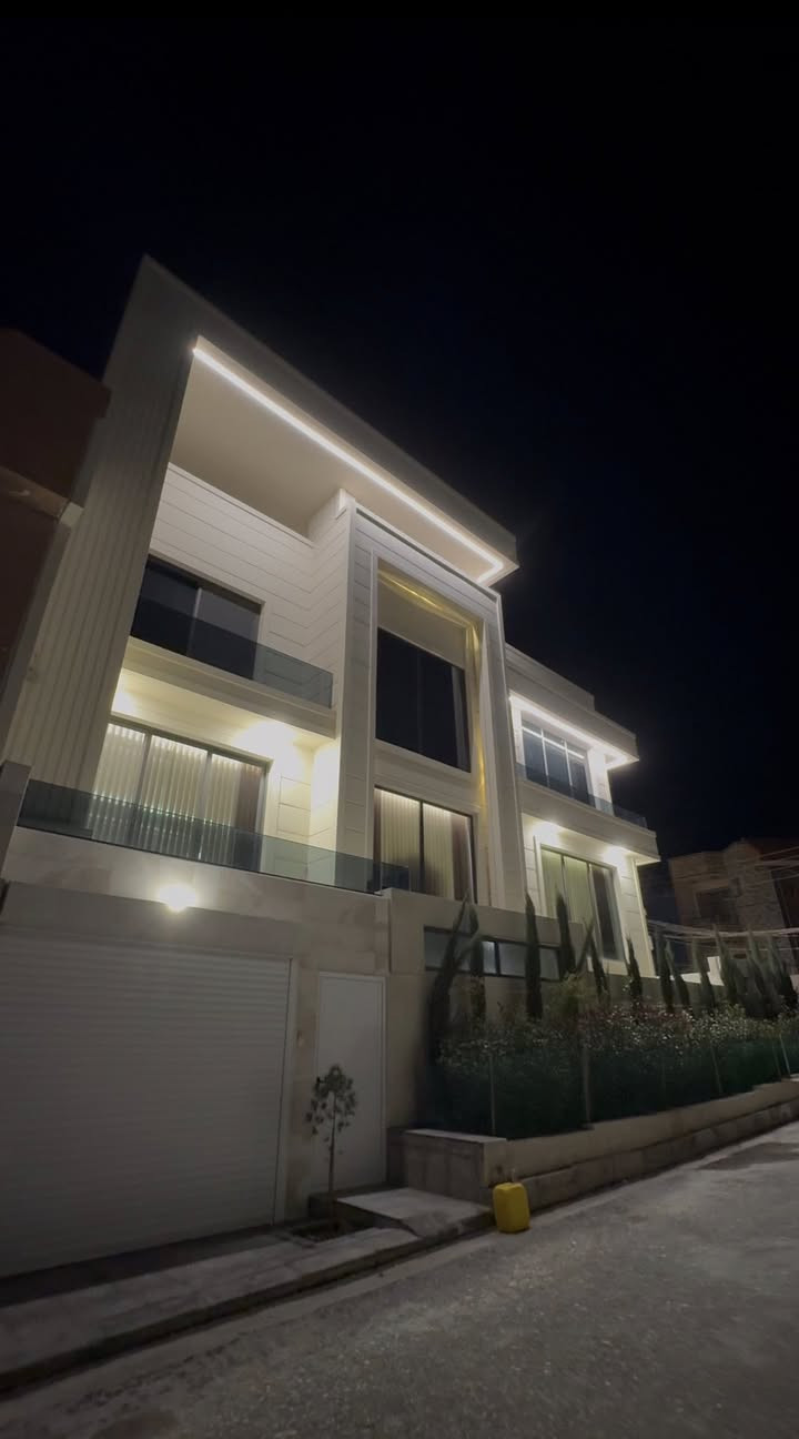 كوردي / عربي

خانى بو فروتن ب حسابا فيله كي 

شاخكا ٦ دبن فليت زوزان ستي
مساحه 260 متر
شمال شرق
خاني 4 طابقه 

بو بتر پيزانينا 

***********
***********
_______________________
دار للبيع ب حساب فيله 

منطقه شاخكي قريب عن فلل زوزان 
مساحه 260 متر
شمال شرق
البيت 4 طوابق

للاستفثار 

***********
***********
