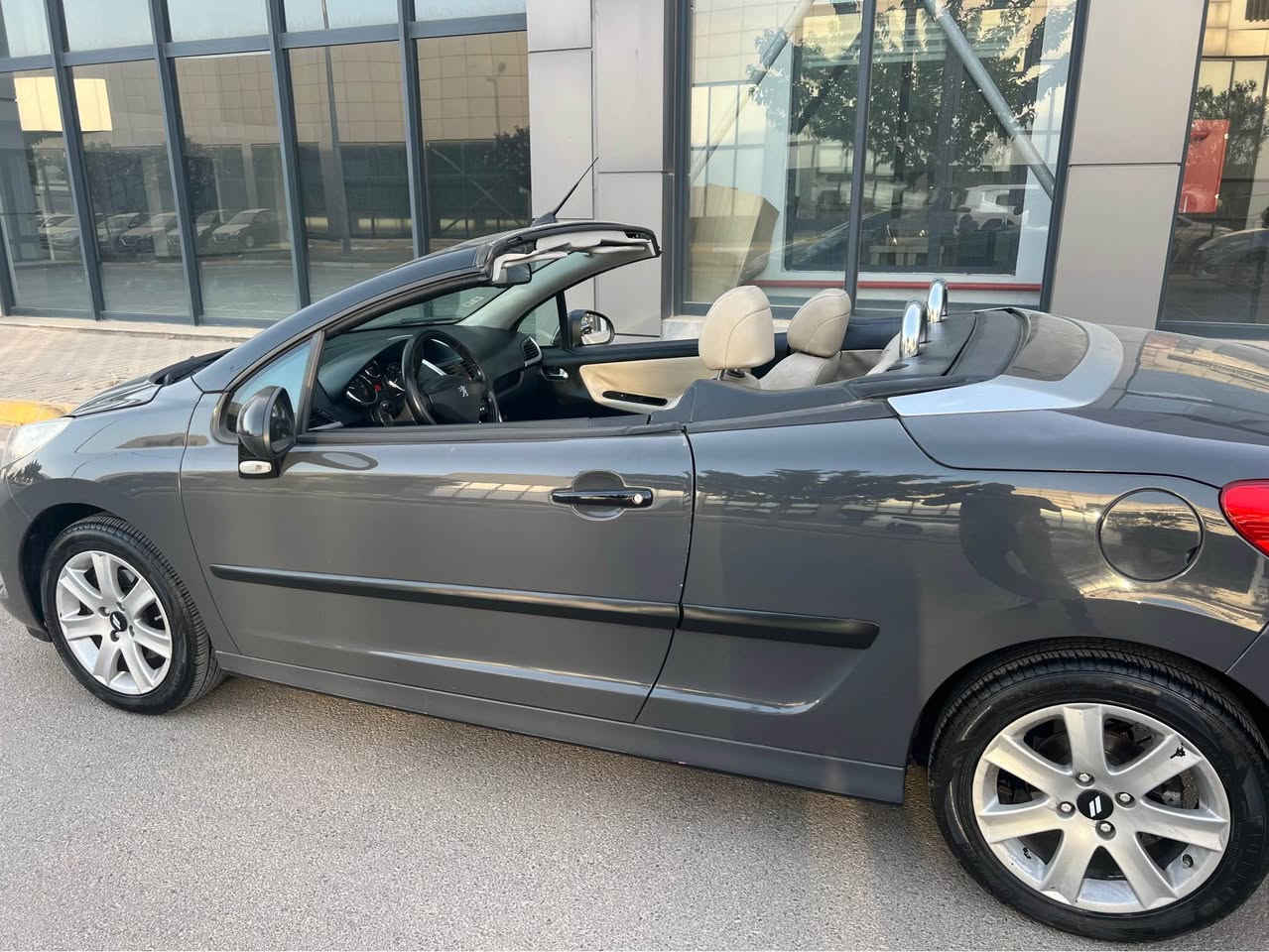 بيجو 2008
كيرعادى. كامل بوياخ لةسةرساغى رةنكى كؤراوة هيج دةعمولئ دراوى نية بةشةرت. 43هةزار رؤشتوة. هةموكيانى تازةية لةسةرشةريكة كارة بايو كيرو مكينةو هةموى بةشةرت *********** كؤرينةوةش ئةكةم لةسةردل كرتن السليمانية, العراق
