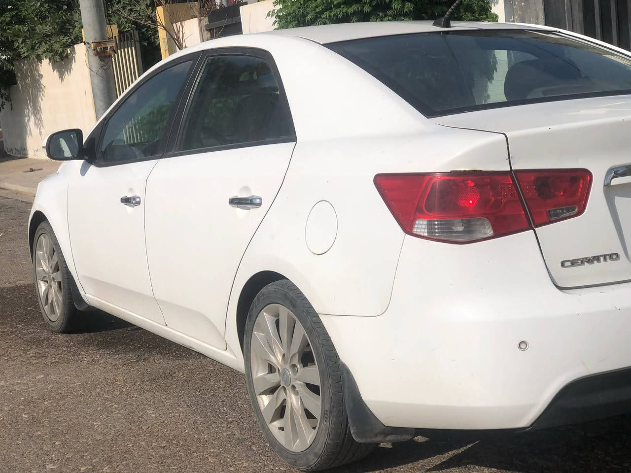 ‎سیراتۆ ٢٠١٢ Kia Cerato 2012
‎ڕەنگ: سپی

‎بڕینی کیلۆمەتر: ٣٠٠ هەزار کم ڕۆیشتووە

‎قەبارەی مەکینە: ١.٦ لێتر

‎گێڕ: دەبڵ گێڕ (ئۆتۆماتیک و عادی) + گێڕ لە سەر سوکان (شفتات)

‎تەبریدی لەمس (دیجیتاڵ)، حەسەسی دواوە (Sensors)

‎دۆخی بۆیاخ و بەدەن: ١٠ پارچەی ڕەشە بەڵام لەسەر ساغی خۆی، بێ دەعم و بێ لێدان 

‎مەکینە و گێڕ: بە شەرت (بێ کێشە).

‎سەنەوی  تاساڵی ٢٠٢٧ 

نرخ80   وەرەقة و مەجالي  كةمي تيداية

ناونيشان: هةولير 

واتساب:***********
