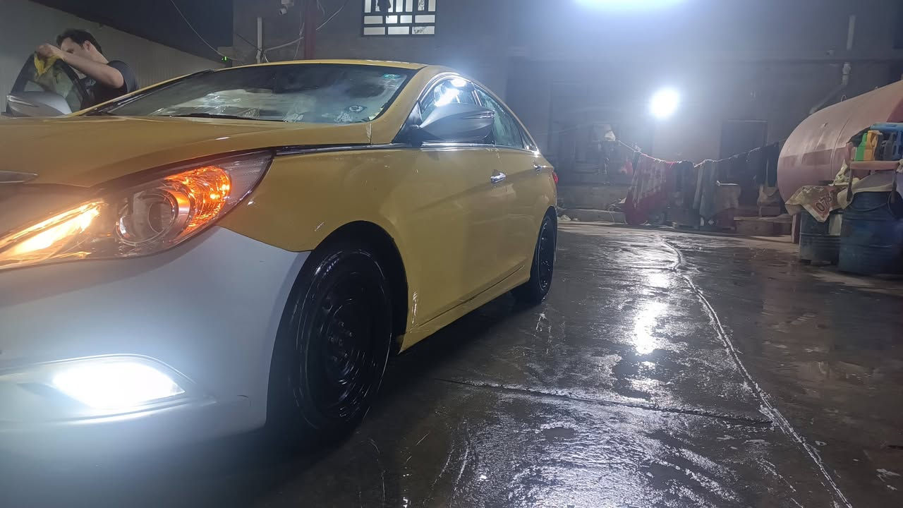 سلام عليكم
سوناتا موديل 13 محدث 14 رقم بابل الجديد 

حادثها فقط بنيد و جاملغ الايمن الباقي ليبل واحد 

مكينه شغل درجه اولى مشتغلها قبل فتره مكينتها  تيربو انسى الصرف والدونس 

كير خير من الله 

حداديه امامي خلفي جديد مبدلها

تخم تاير جديد 

باتري جديد 

غرفتها جلد رصاصي كشنات تدفئه و كهرباء الامامي 

تبريد فقط صونده مظروبه المنظومه جديده بدلتها و عفته مكملته 

سياره  مشتغلها جديد ما مخلي بيها نقص

مكاني بالحله المركز 

مصفره غرامات 

معروضه 100 وبيها مجال جدا قليل

***********
