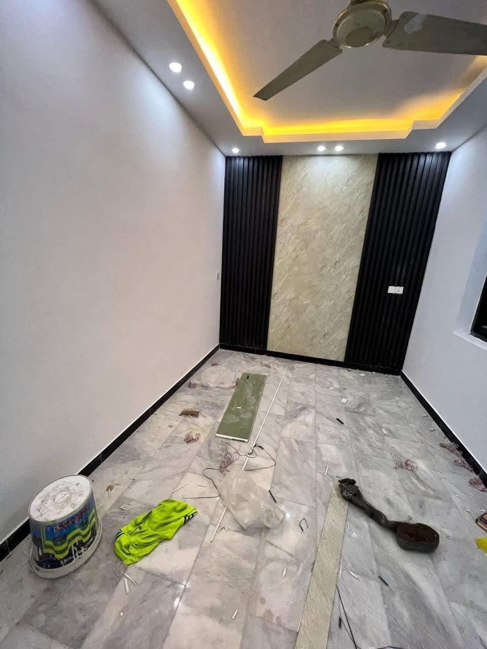 ✨🏡 مكتب حلم عقاري 🏡✨
نحقق حلمك بالعقار المناسب بأفضل الأسعار والمواقع المميزة 

 منزل للايجار💎

مساحه: 100 م

يتكون من 
3غرف نوم - صاله - مطبخ - حمام ✅

سعره : بمليون وربع 

تتواجد عند مكتب حلم عقاري 
الموقع : السيديه - الضباط - شارع الكويتي 📍
للتواصل والاستفسار ***********
