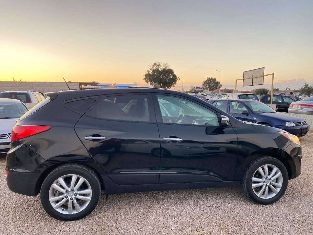 تكسن2011 امريكي
سنويه2027
السعر 125
فول فول فول
لمتد
سقف پانوراما
ايشائر ب مري
كشن كهربائي
تحكمات استيرن
تبريد ثلج🥶
محرك 2400
كوبون پانزين 
*********** واتساب
