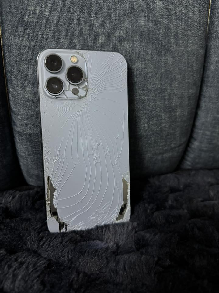 للبيع ايفون 13 برو ماكس  شرق اوسط دبل سيم ذاكره 256 بطارية 72 وشرط ما يفقد شحن  والضهر شوف عينكم الجهاز ما مفتوح ولا مبدل بي شي والجهاز شرق اوسط يعني مو اوربي  السعر 490 الف وبي مجال 
***********
