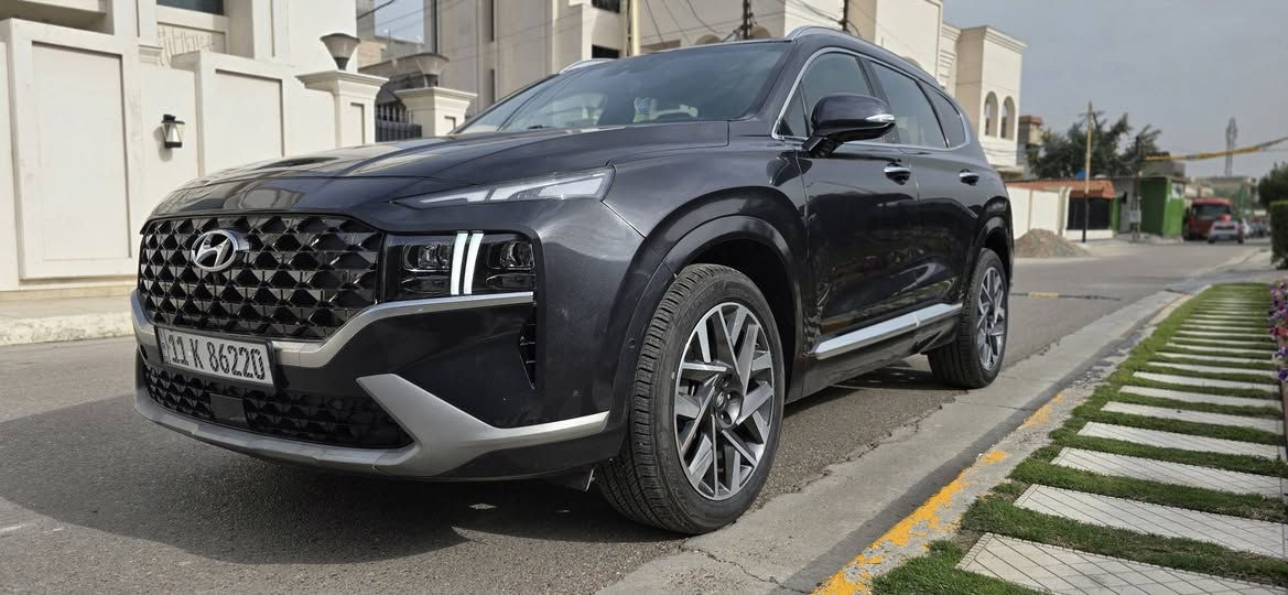 🚨🔥 للبيع 🔥🚨
Hyundai Santa Fe calligraphy 2023
 هونداي سنتافي ٢٠٢٣ كالكرفي امريكي

المواصفات بالتفصيل:

🚘 الموديل: Hyundai Santa Fe 2023 (أمريكي) نسخة ال calligraphy 
🎨 اللون: رصاصي غير محدد لامع
📍 العداد: 35 الف ميل فقط
⚙️ قير: أوتوماتيك
⛽ محرك 2500 توربو

🔥 مميزات حصرية في هذه السيارة:

✅ تتحرك بالريموت كنترول (تطلع وتدخل من الموقف بدون ما تركبها)
‏✅ Auto Park – تركن نفسها بنفسها
✅ حساسات 360° + كاميرات محيطية
✅ مانع تصادم أمامي وخلفي
✅ مساعد الحفاظ على المسار
✅ نظام النقطة العمياء
✅ مثبت سرعة ذكي
✅ دخول ذكي + تشغيل بصمة -
مفتاحين تشغيل 

🔷 الراحة والفخامة:

✅ مقاعد جلد كهرباء + تسخين وتبريد
✅ شاشة كبيرة + Apple CarPlay + Android Auto
✅ نظام صوتي قوي harman/kardon
✅ فتحة سقف بانوراما
✅ شنطة كهربائية
✅ مكيف قوي + فتحات خلفية
✅ مرايا قابلة للطي كهربائياً
✅ أنوار LED حديثة 

🚚 سنوية لغاية 2030 
♦️رقم بغداد

✅ السيارة جاهزة للفحص والمعاينة
✅ أوراق سليمة
✅ نظيفة جداً

💰 السع.ر :227

📞 ***********

📍 صور الحادث مرفقة يرجى الانتباه 🖤

