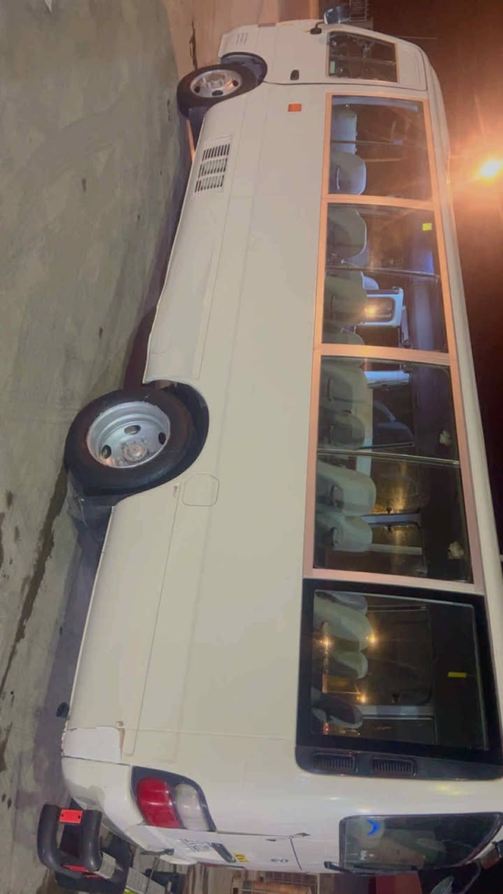 السلام عليكم
كوستر موديل.2013 للبيع مكينه بيها تنقيص قليل اكسل بي ونه  بالخامس وبيها رش متر تقريباً محدد بالصور 
بدون معجون او ضربه وره باب العبري جوه الجام الباقي   مكفول صدر جديد كشنات ستاركس  غرفتها و ارضيتها جديده من الداخل منظومه غاز 80 لتر .. مصفره هيئه وغرامات رقم أربيل  السعر 250 وبيه مجال .. سوبايه موجوده وياها .. ترهم مرواس 
بنيسان عالي م ١٦ وجوه

***********
