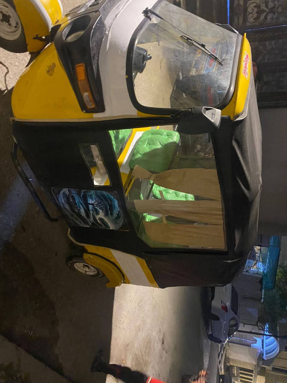 سلام عليكم تكتك باجاج موديل 18 جاهزه قبل للشارع أوراق وكيل مكينته خرسه ماشالله مرتبه مال شغل تمام سعره ٣ ملايين وبيه مجال بسيط للشراي تمام رقمي ***********عباس مكان آمن داخلي بصره
