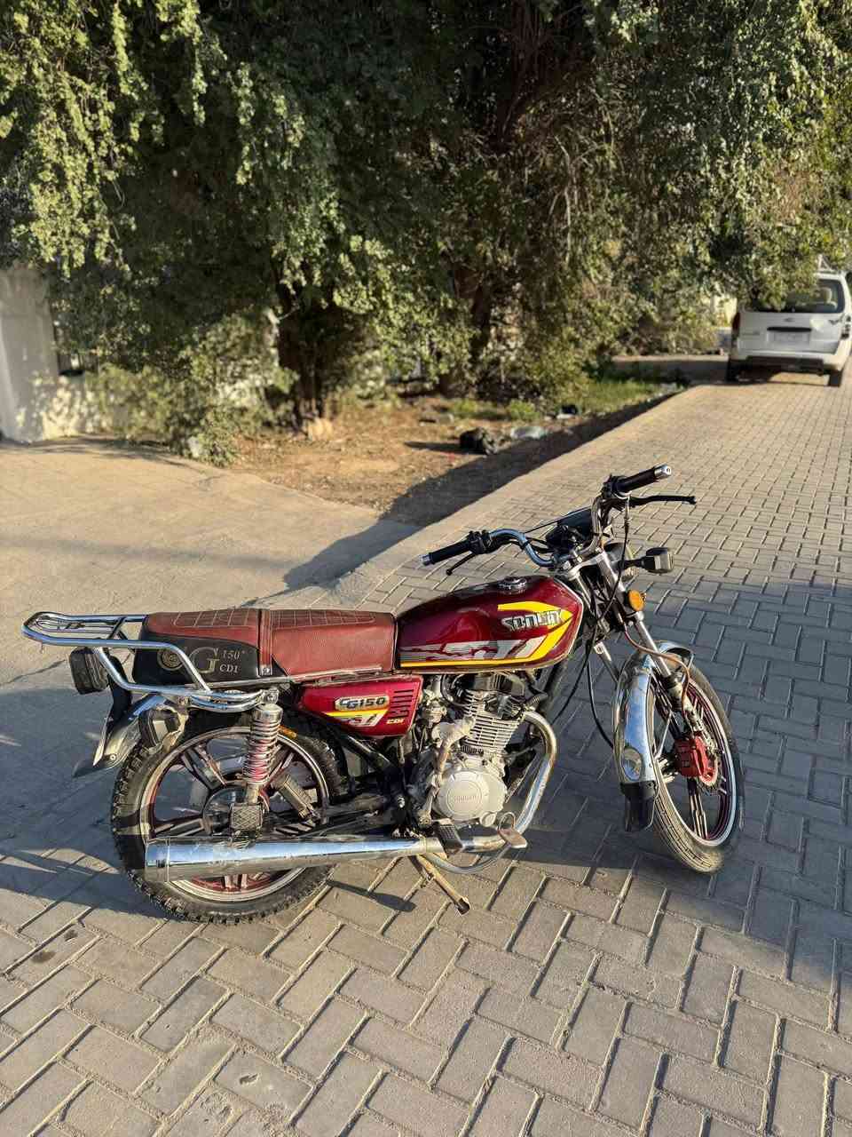 السلام عليك دراجه ايراني لل بيع
كير مكينه نضيفات الدراجه جديده ما ماشيه 
السعر 650
***********
