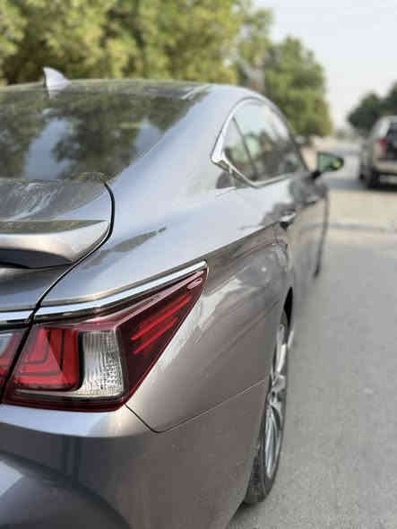 Es300h
2021
هايبرد وبانزين
رقم بغداد
ضربه امامية خفيفة جدا
  مكفولة من الصبغ وبدون ايرباك وبدون دواخل وبدون شواصي
مبدل بيها فقط لايتات ودعامية والشباك
حادث موجود مع الصور
رقم شاصي مرفق ايضا بلصور
ماشية ١٢٠ الف كيلو
سيارة جديدا جدا
كامله بدون اي نواقص
مواصفات فول
سلايت
شاشة كبيرة 
تبريد وتدفئة كشن
داخل لونين
رادار امامي وجانبي وخلفي
لايت ٣ فصوص
حساس ٣٦٠ درجة
كاميرا خلفية
ماوس تحكم
تبريد خلفي
كشنات جلد وتحكمات كهرباء
صندوق كهرباء
سيدس ٦ قرص
Carplay
هواي مواصفات بيها بعد
تحويل ثاني يوم
مكانهة بغداد حي الجامعة
***********
السعر
260 ورقة
