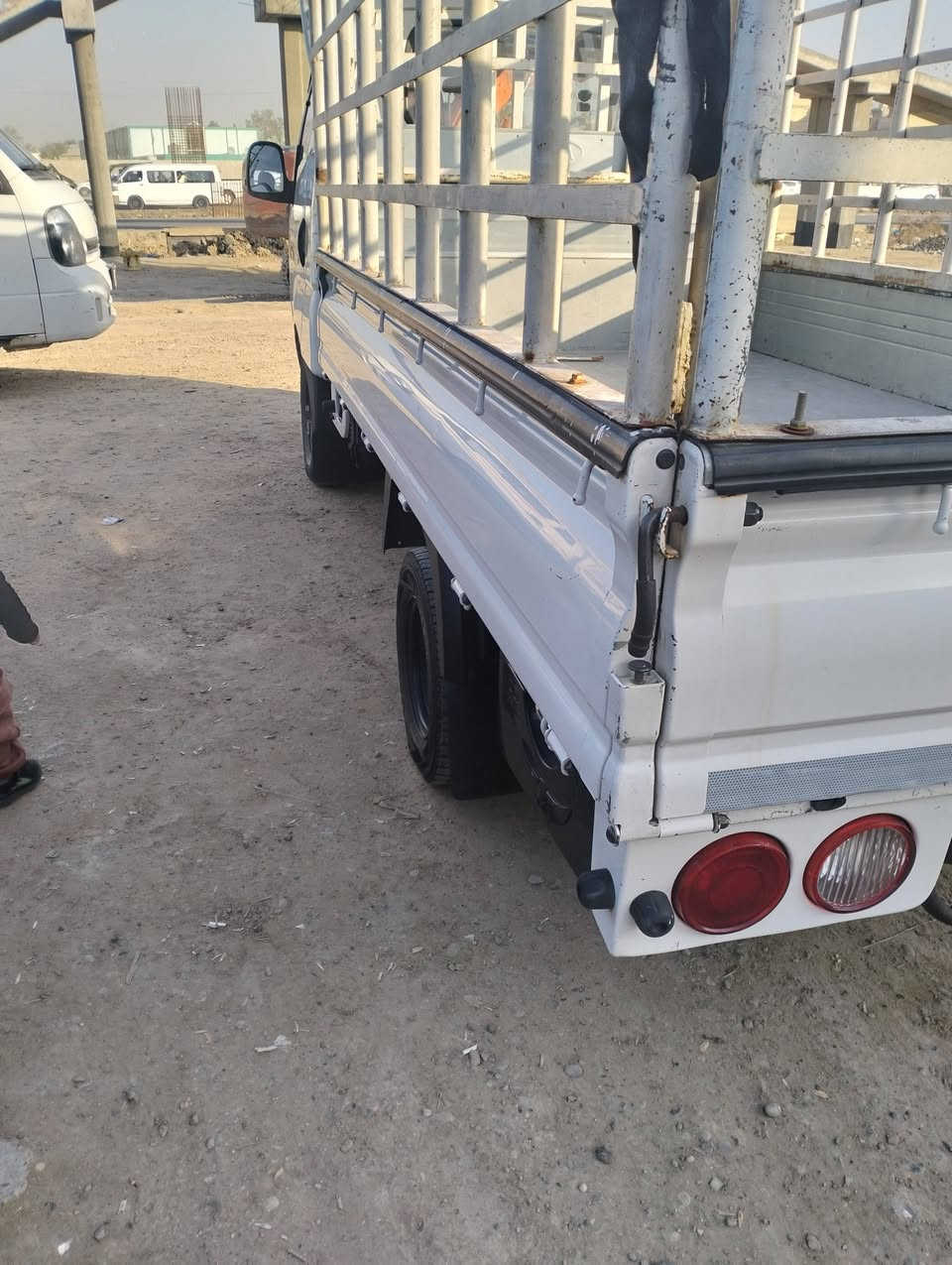 كيا موديل 22 رقم بغداد بيها ربع مصلح بس ممصبوغ ماشيه 185 مكان بغداد الشعب السعر 140 وبيها مجال بسيط للستفسار ***********
