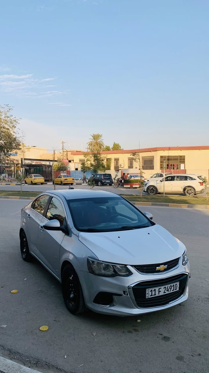 السلام عليكم للبيع شيفروليت سونيك (افيو) رقم بغداد بأسمي وارد امريكي مكينه 1.8 تنفس طبيعي موديل 2018 شاشه كبيره كار بلي اندرويد اوتو كامره خلفيه كشنات هيتر تحكمات ستيرن جهتين كروز سرعه منضومه زنون عالي ناصي السياره بدون اي مشاكل ولا سيرفس جاهزه من كير ومكينه وحداديه وتخم تاير وويل جدد ودواخل وكهربائيات تبريد ثلج نقص فقط جامه مال ماصده الاماميه ممسويها لعدم التفرغ السعر 75 وبيها مجال للطيبين 
للاستفسار *********** مكاني بابل الحله
