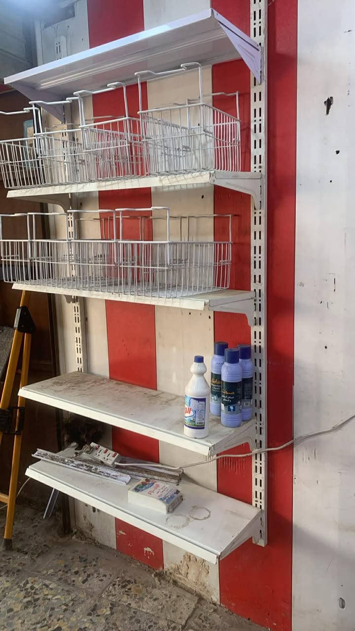 للبيع
عارضه صغيره مال حلويات نظيفه 

مع رفوف العدد الرفوف ٣٣ رف 

عنوان بغداد الجديده رقم ***********
