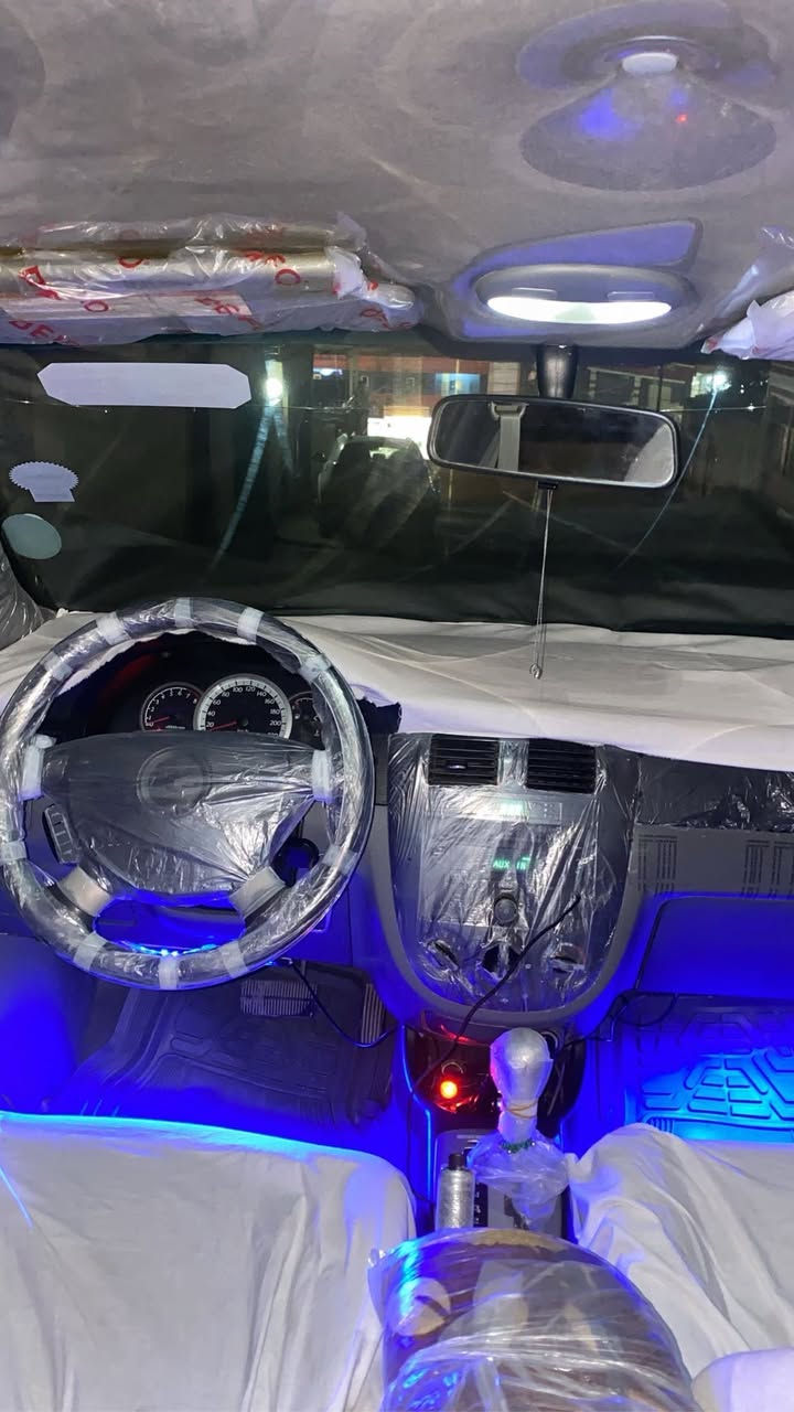 سڵاوی خواتان لێبێت ئۆپتڕا مۆدێل ٢٠١٤ گێر تۆماتیکە،گێر و مەکینەی بەشەرت ، مەکینە گەورەیە یەک پارچەی ڕەشە لەسەر ساغە ماڵی مەدەنی بەشەرت سەیارەکە کامل مەسروف کراوە ٢٥٠ مەسروفی تیدانیە لؤک لؤکە سەیارەکە لەرەسم جوانتر نەبوو نەتەویت چوار تایەی تازە بؤ بەستراوە (***********)
