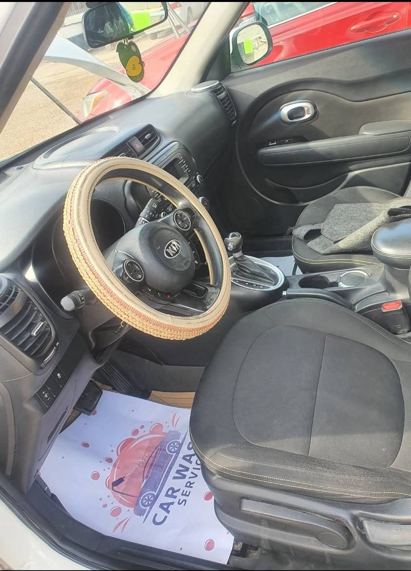 السلام عليكم.. سيارة صول موديل14وارد امريكي محرك 2000 حادثها اريباك باب السايق فقط رقمها بابل السعر 105 وبيها مجال مكاني بابل المسيب 
رقم التواصل ***********
