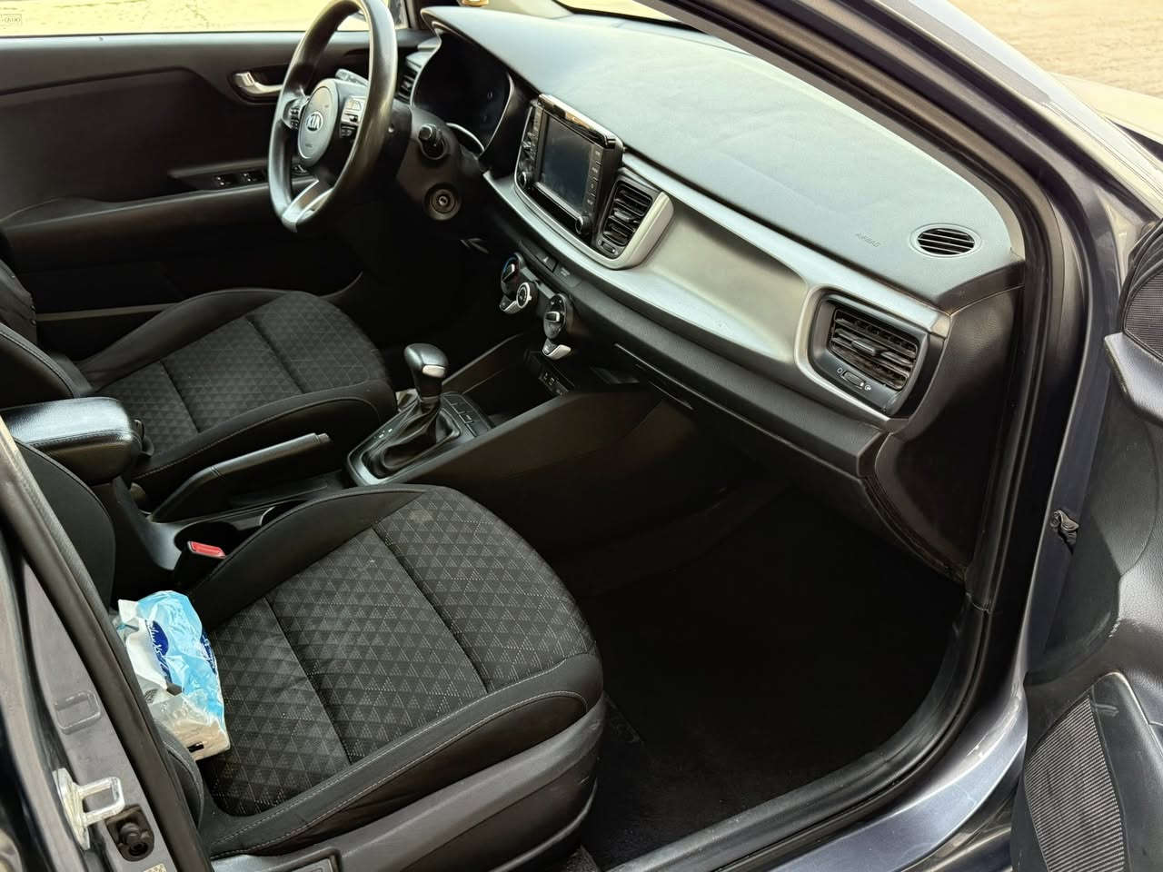 السلام عليكم كيا ريو موديل 2020 رقم اربيل سنويه جديده ابئسم شركه تريد تحويل تريد وكاله السياره وارد امريكي حادثها طرف البنيد وطرف المدكر الأمامي السياره كلها ليبل واحد شاصي لغد كلهً كفاله او صور الحادث بلمنشور ولباقي كفاله محرك ١٦٠٠دوش محرك وكير كفاله ماشيه 45 الف مواصفات تحكم ستيرن جهتين شاشه كامره تبريد ثلج تدفئه تخم تاير حداده جدد السعر 93 العنوان البصره شط العرب ***********
