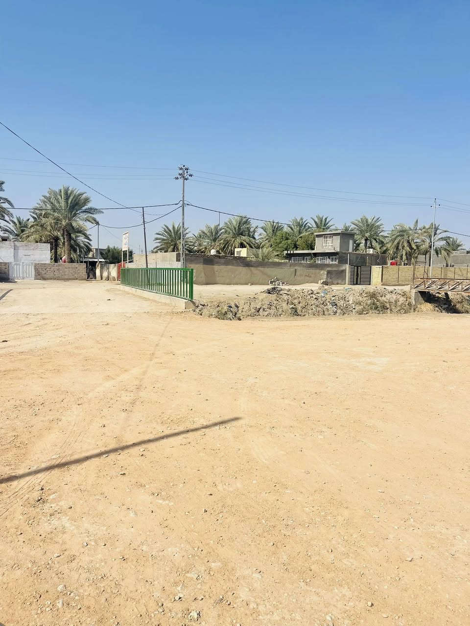 ***********ارض للبيع مساحه دونم او نص تريد ينباع العنوان الحمزه منطقة العلاك
