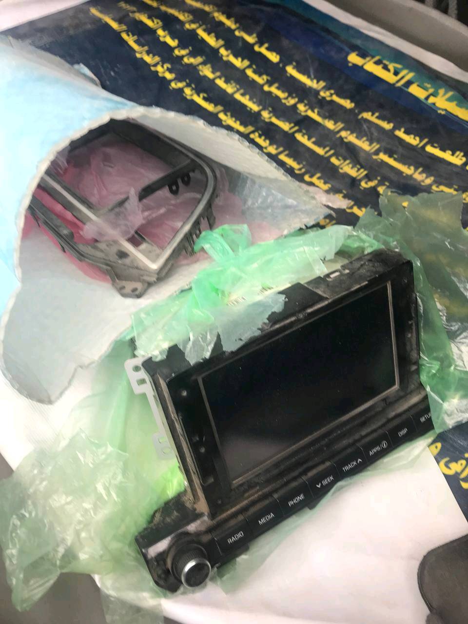 سيارة هيونداي إلنترا موديل حديث، ماشية 4018 ميل، لون فضي. تعتبر السيارة في حالة جيدة مع وجود بعض التفاصيل على الجسم كما هو موضح في الصور. السيارة تحتوي على داخلية نظيفة ومريحة، وتوفر تجربة قيادة ممتازة. لا تتردد في التواصل للاستفسار أو لتحديد موعد للرؤية.