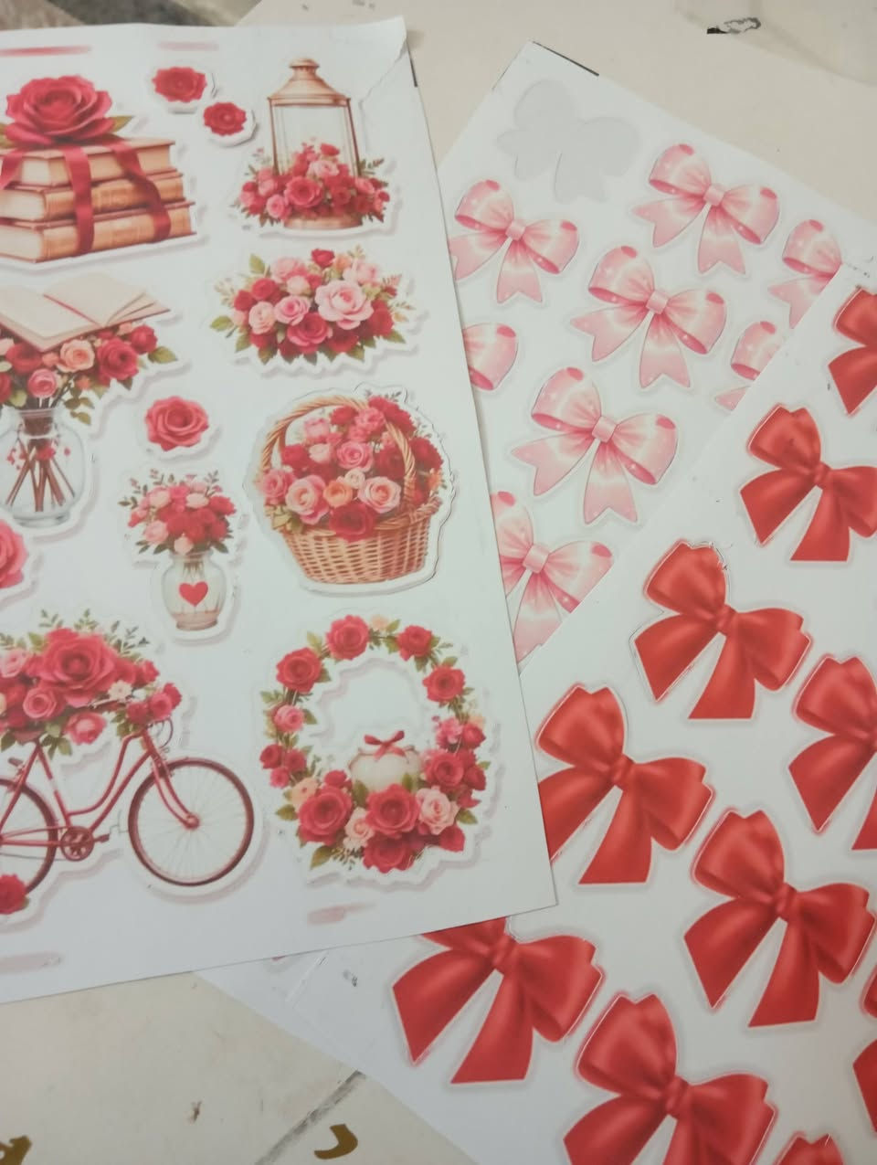 السلام عليكم متوفر ملصقات حسب الطلب يعني الصورة والشخصية التعجبك الطبقة الف 
متوفر توصيل نجف وجميع المحافظات


**إذا كنت صاحب هذا الإعلان وتريد حذفه لأي سبب، رجاءا أرسل رسالة إلى الدعم الفني**