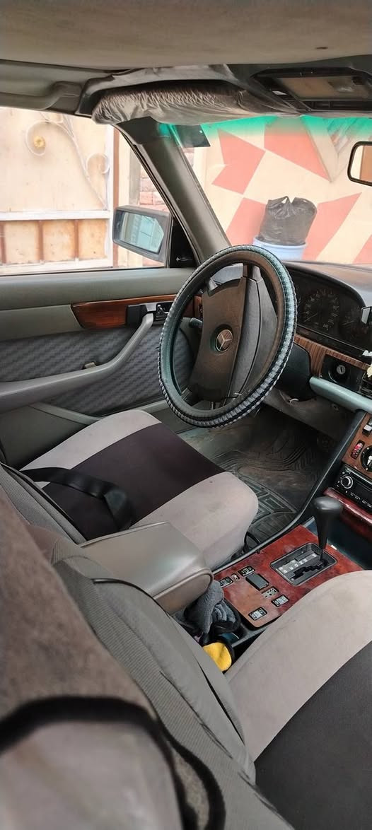 السلام عليكم مارسيدس للبيع موديل1989رقم بغداد دولي باسمي هزه جديده محرك وكير بلادي كهربائيات كلها شغال قواعد سليمه مكانها بالموصل السعر 55وبيها مجال قليل الاتصال ***********
