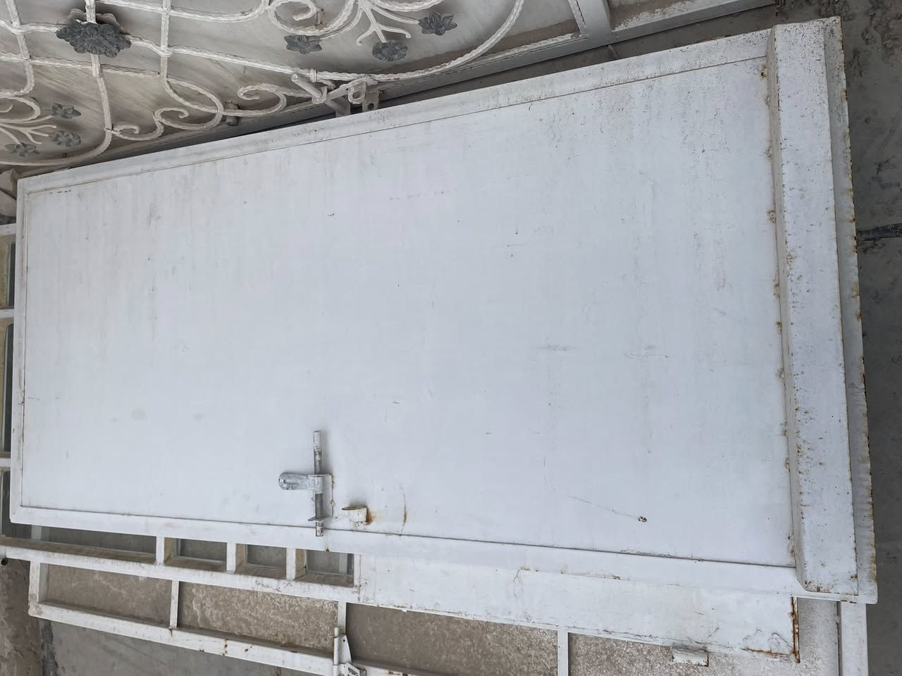 السلام عليكم اربع بيبان حديد درجة اولى يعني مو سوكي ثقيل جدا مستعملات للبيع رقمي ***********
